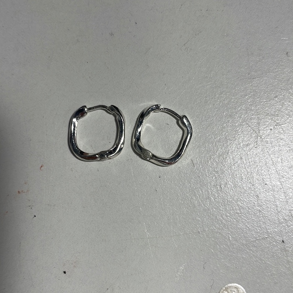 silver square hoops